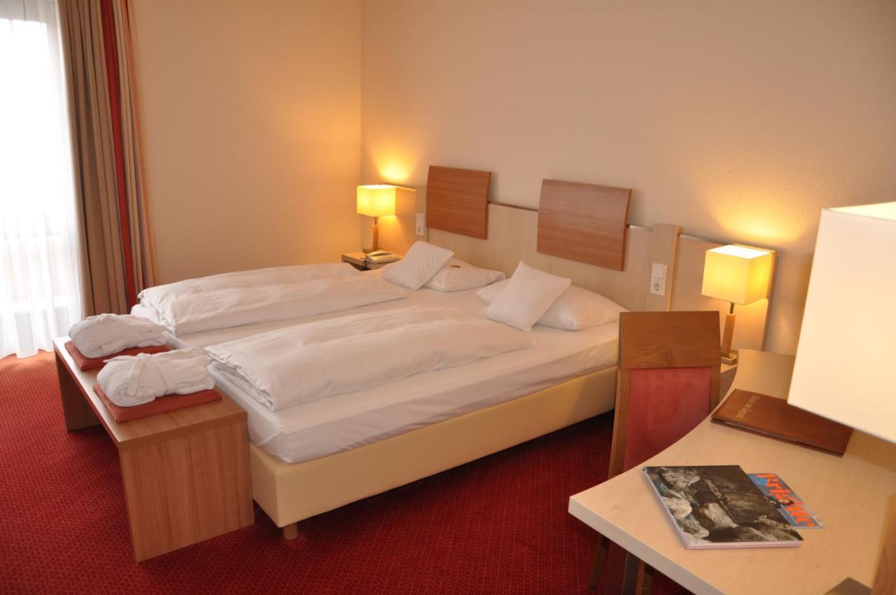 Hotel Am Kurpark バート・ヘルスフェルト エクステリア 写真