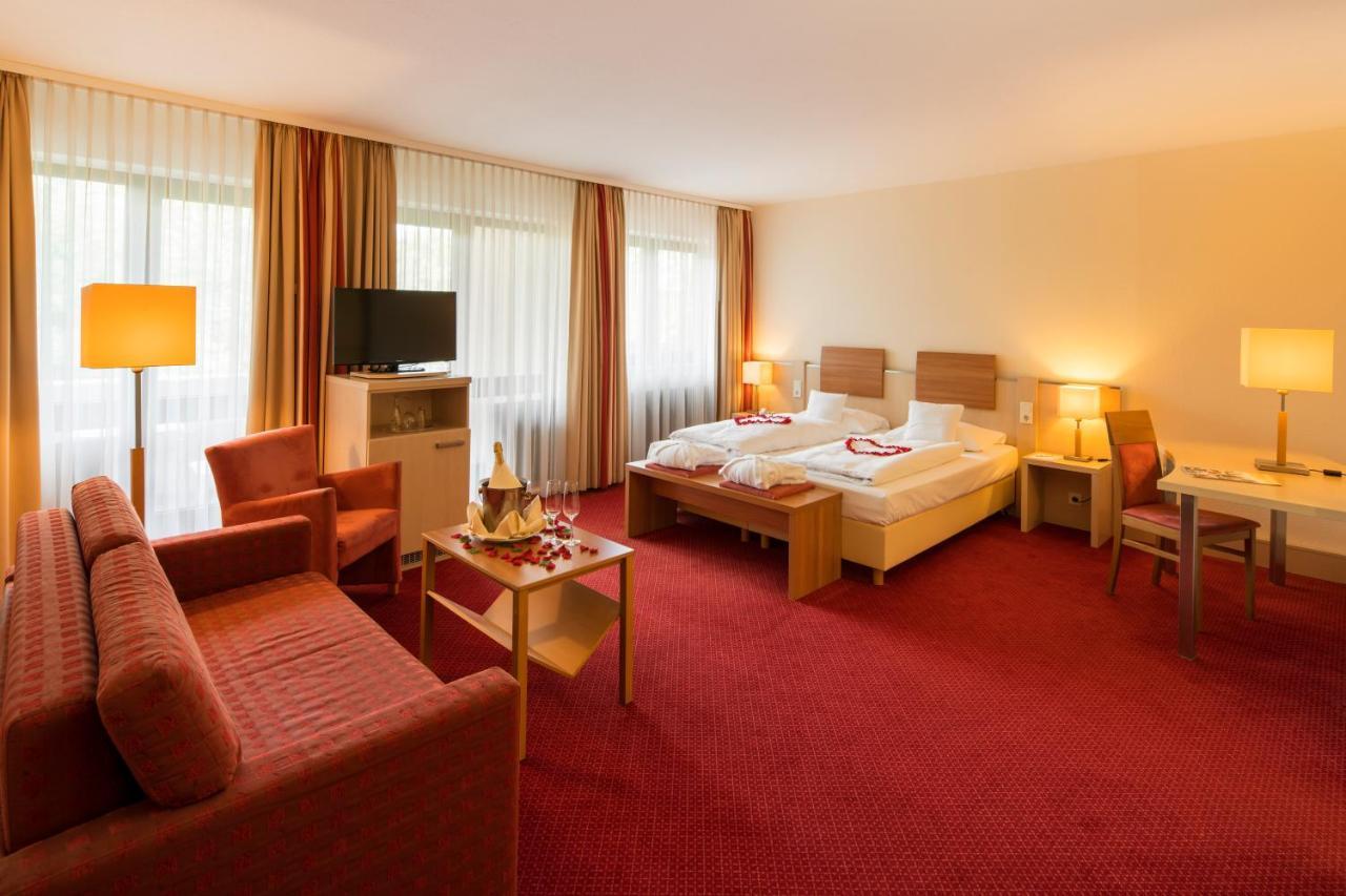 Hotel Am Kurpark バート・ヘルスフェルト エクステリア 写真