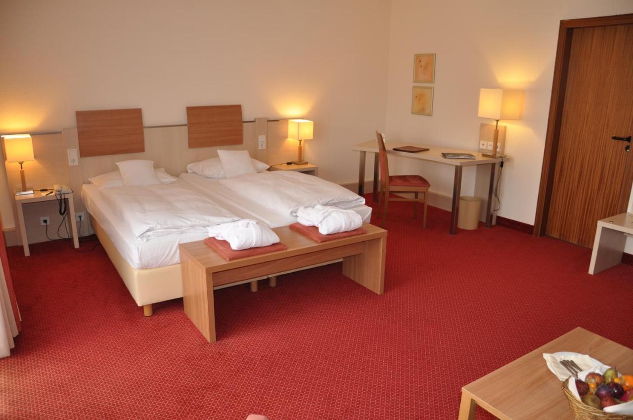 Hotel Am Kurpark バート・ヘルスフェルト エクステリア 写真