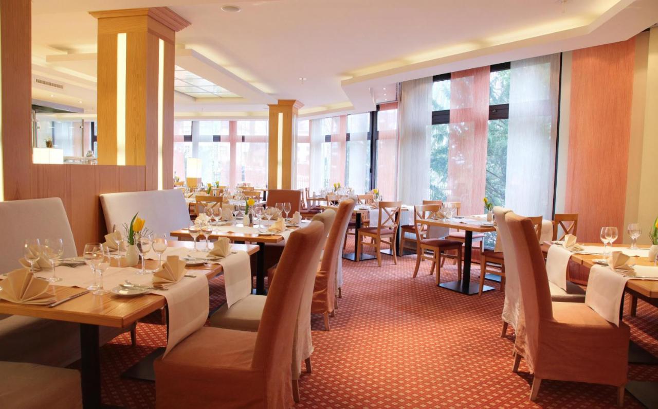 Hotel Am Kurpark バート・ヘルスフェルト エクステリア 写真