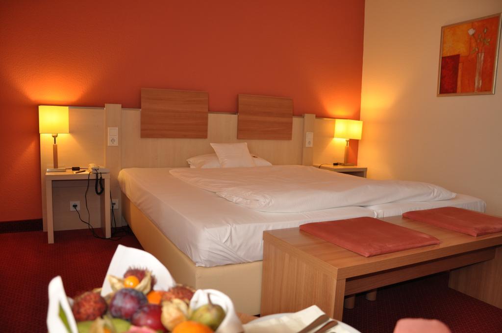 Hotel Am Kurpark バート・ヘルスフェルト エクステリア 写真